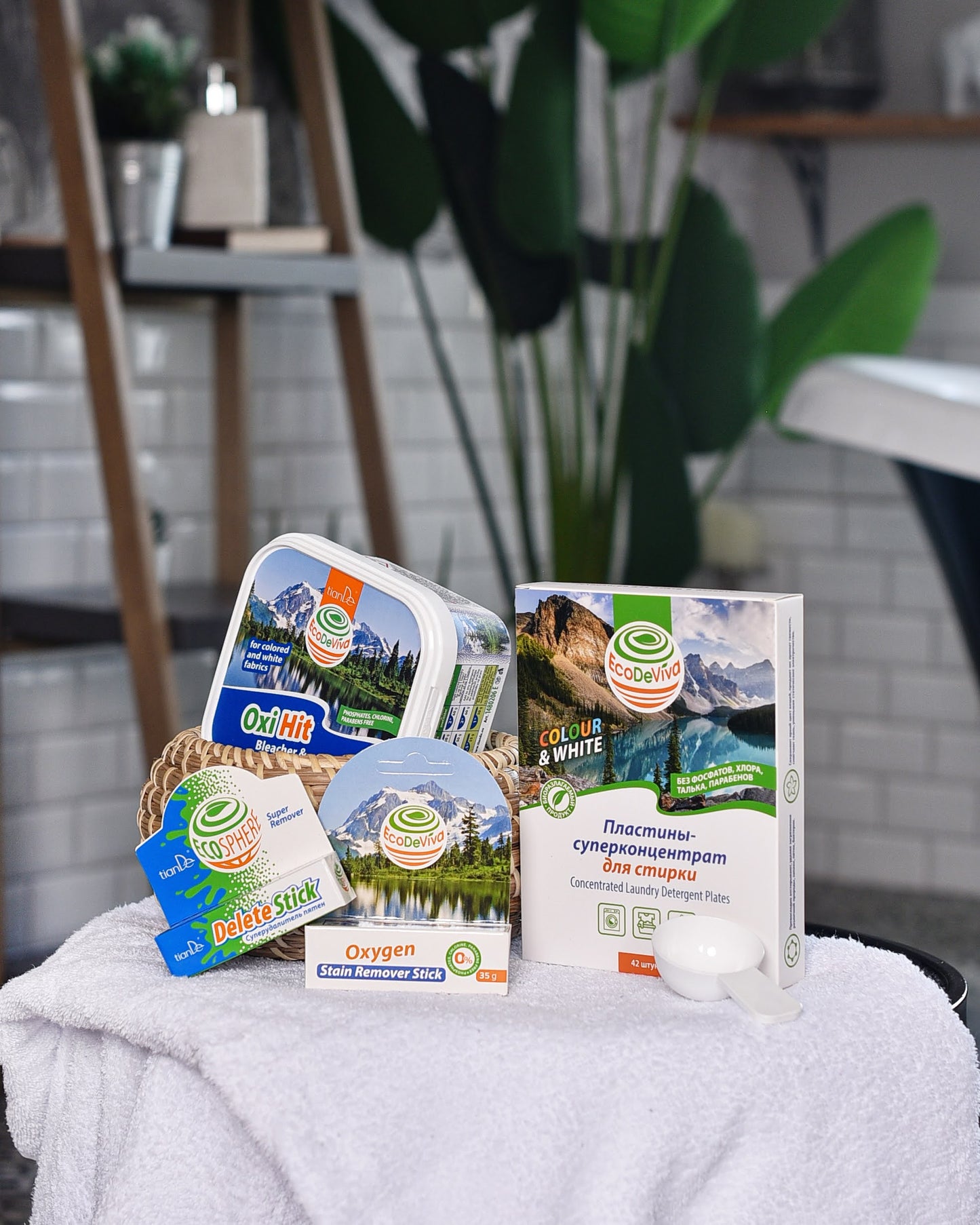 Concentrated laundry detergent plates