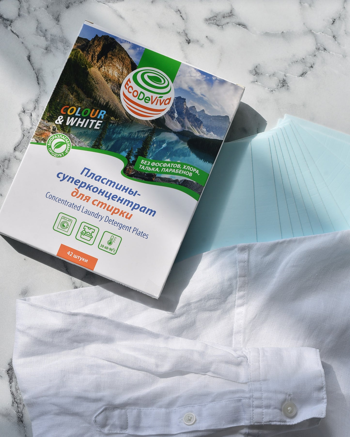 Concentrated laundry detergent plates